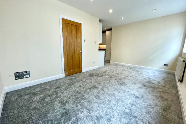 Flat 3, 119 High Street, Essex photo 4