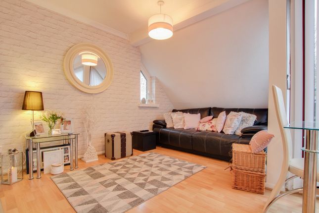 Flat for sale in Woodstock Crescent, Laindon West