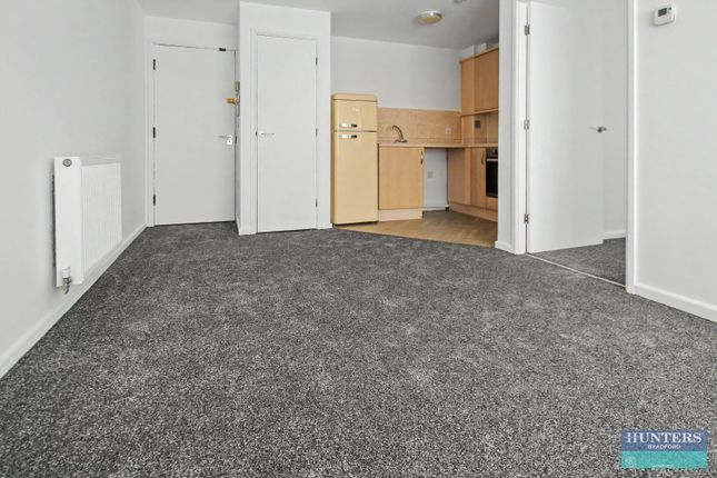 Flat 2, 28, Chartwell Drive, Bradford photo 3