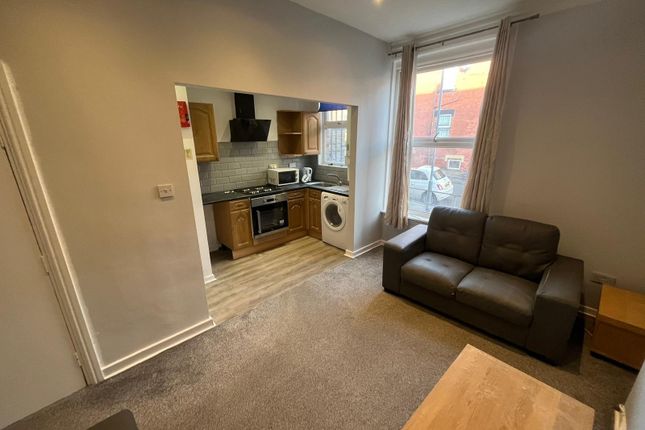 Flat to rent in Flat 1, Providence Avenue, Leeds, West Yorkshire