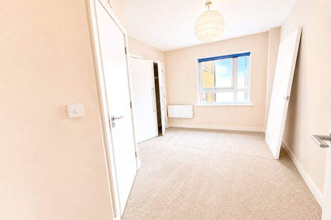 Flat 52, Kingswood Court,, Hither Green Lane, London photo 4