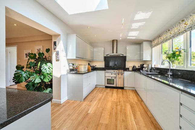 16 Queens Drive, Taunton photo 4