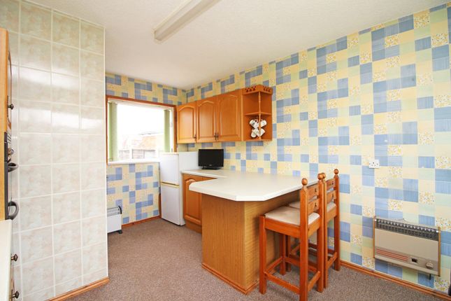 5, Northway, Fleetwood photo 4