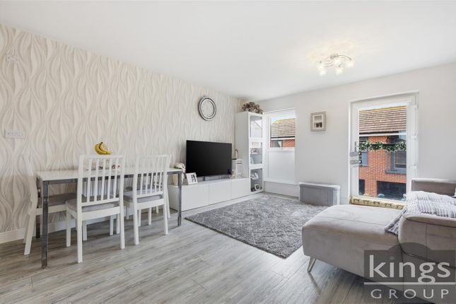 8, Maytree Crescent, Harlow photo 2