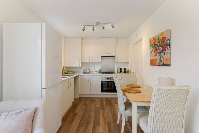 6 Tilekiln Lane, Chichester photo 3