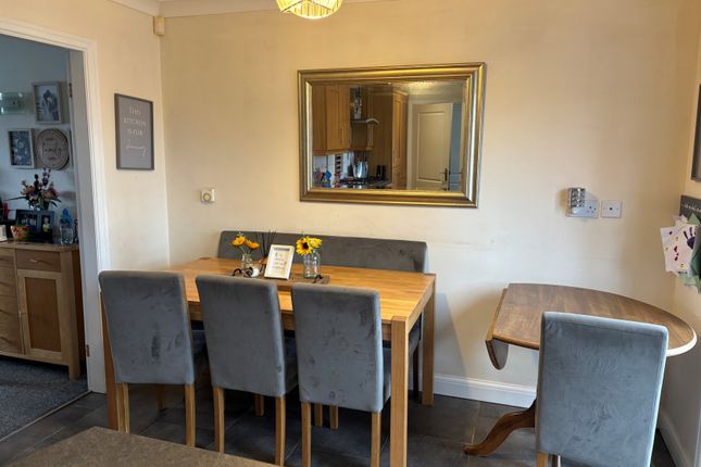 47, Headland Way, Navenby photo 3