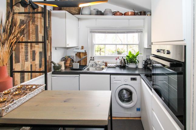 Flat 2, 284, Caledonian Road, Islington photo 3