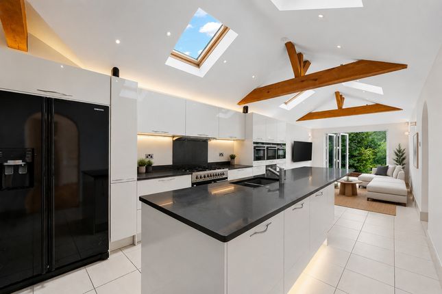 15, Woodland Way, Caterham photo 4