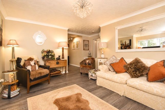Flat 19, Barrington Lodge, Princes Road, WEYBRIDGE photo 4