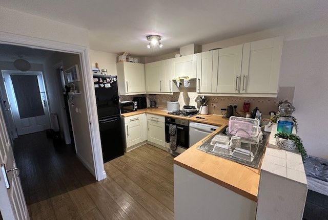 Town house for sale in Urquhart Road, Thatcham