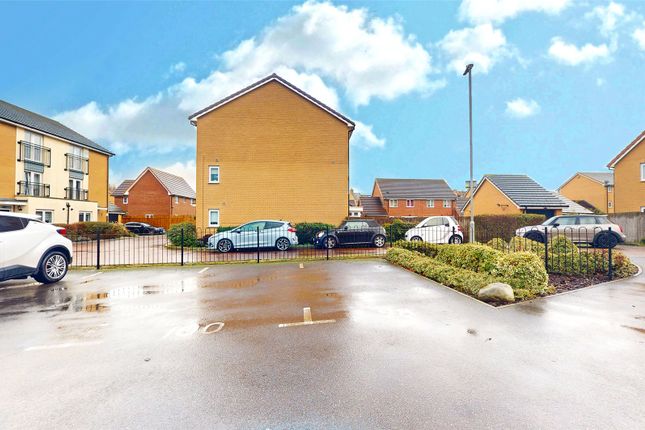 Flat for sale in Clenshaw Path, Basildon, Essex