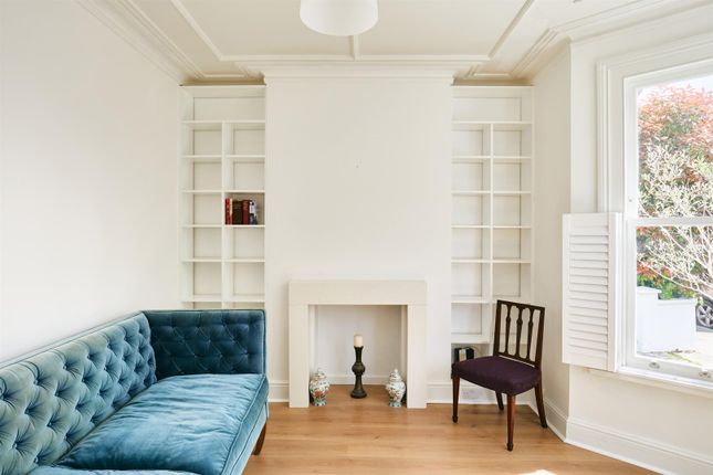 Flat to rent in Graham Road, Chiswick
