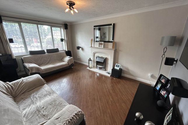 10, Gulvain Place, Oldham photo 2