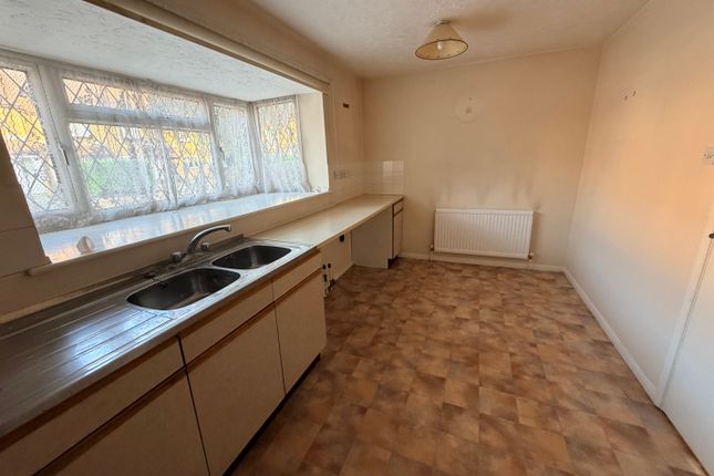 Knights Manor Way, Dartford photo 3