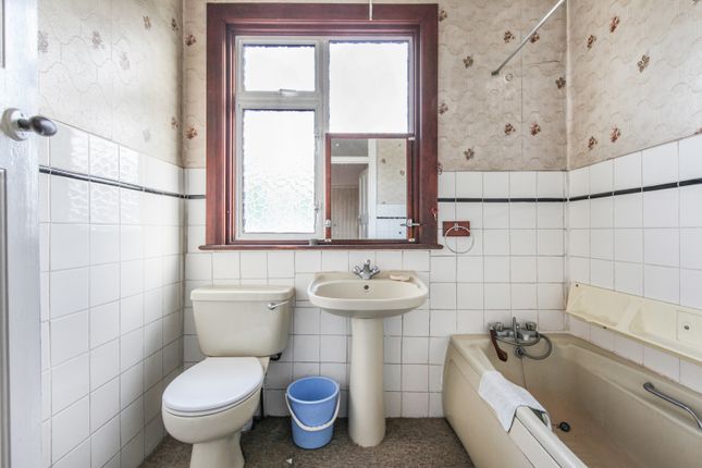 Flat for sale in Hanover Road, London