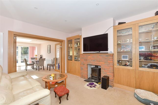 Livesay Crescent, Worthing photo 4