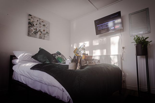 Studio 10, 68, South Hill Avenue, Harrow photo 4