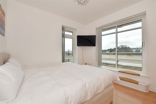 Flat for sale in The Boulevard, Greenhithe, Kent