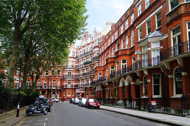 Thumbnail Flat to rent in Barkston Gardens, South Kensington, London
