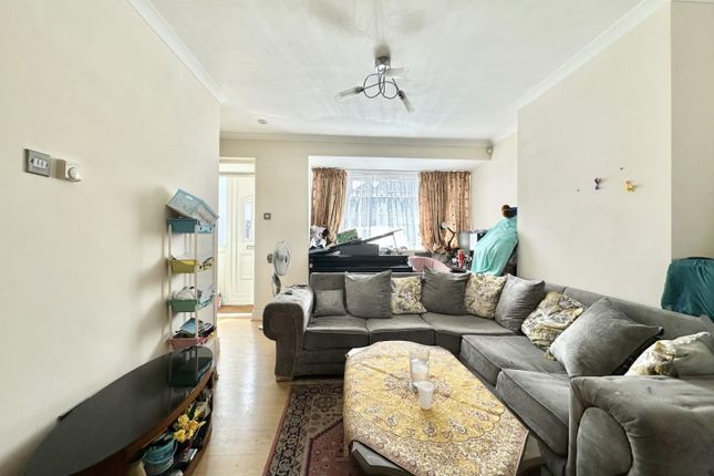 123, Lansbury Drive, Hayes photo 2