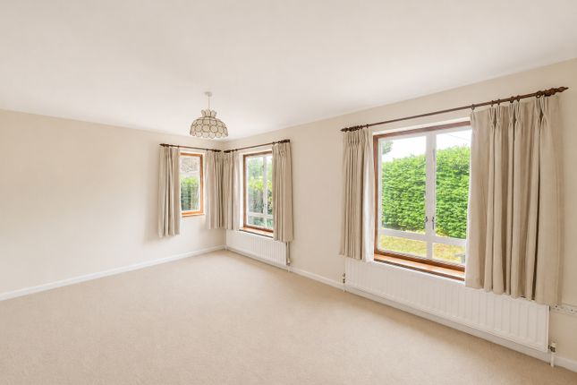 21, Leamington Drive, Oxfordshire photo 4