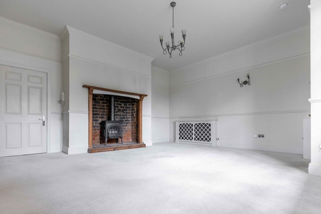 Flat Flat 3, Prestbury Manor, Southam Road, Cheltenham photo 3