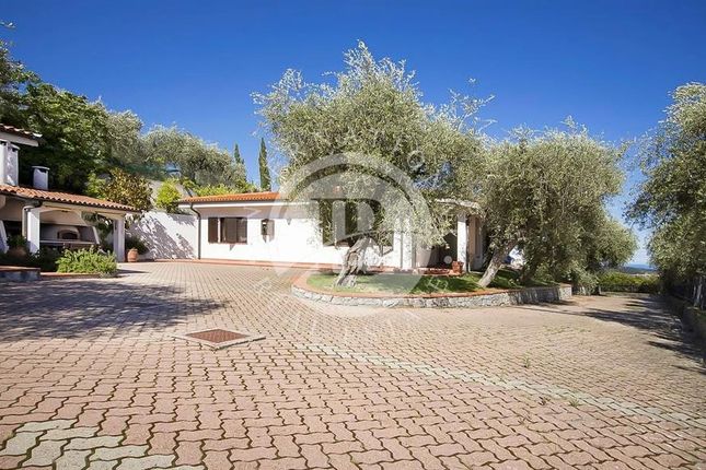 Villa for sale in Andora, Liguria, 17051, Italy