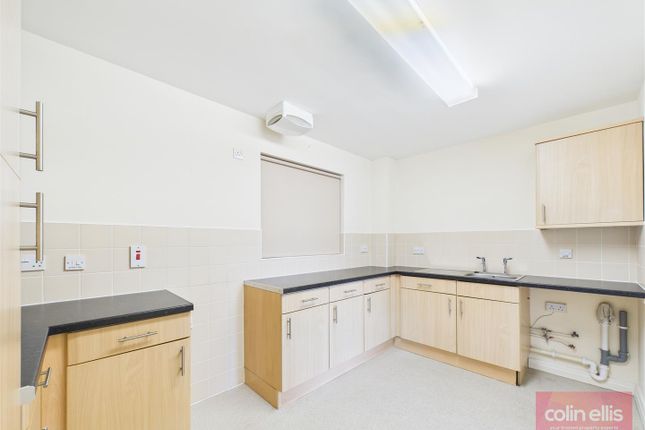 19, Plaxton Court, Scarborough photo 4