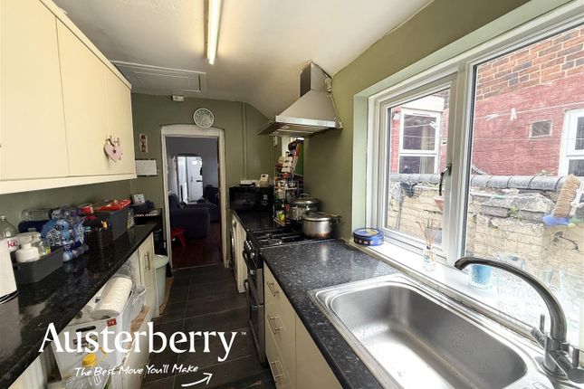 17, Cliveden Place, Stoke-On-Trent photo 4