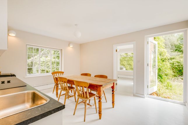 Orchard End,, Green Lane, Farnham photo 4