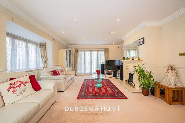 12 Tall Trees Close, Hornchurch photo 4