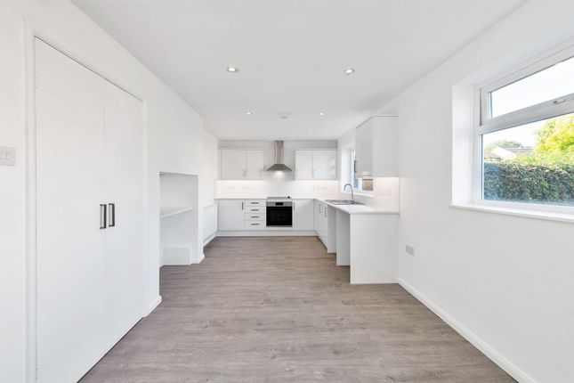 13 The Causeway, Royston photo 2