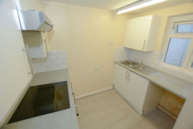 Flat 6, The Paragon, 9-10 Brunswick Road, Worthing photo 3