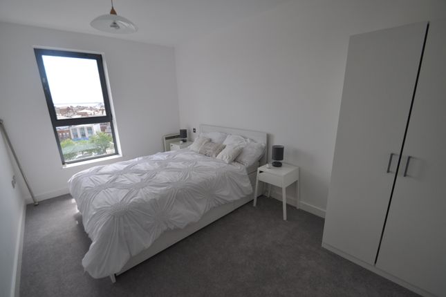 Flat to rent in Queens Court, 50 Dock Street, Hull, North Humberside