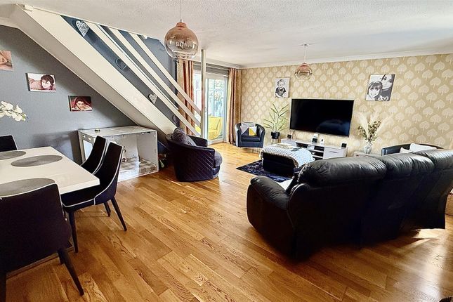 47, Bamburg Close, Corby photo 3