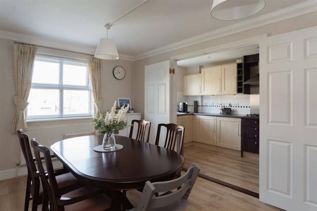 5, Howard Place, Reigate photo 3
