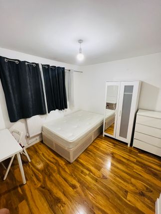 Thumbnail Room to rent in Lampeter Square, London