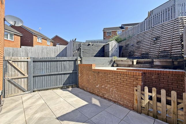 75 Highfields, Tonyrefail, Porth photo 2