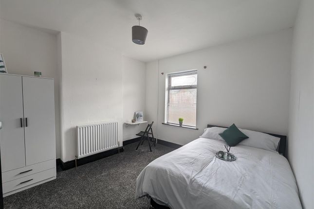 Thumbnail Room to rent in May Street, Walsall