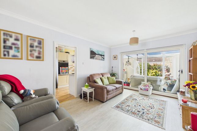 9, Thames Way, Worthing photo 2