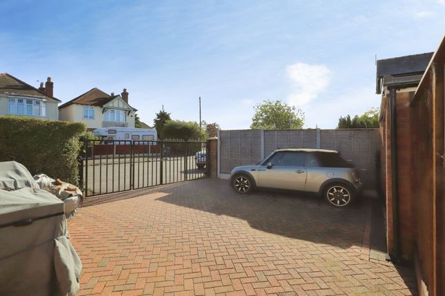 1, Spring Grove Crescent, Worcestershire photo 3
