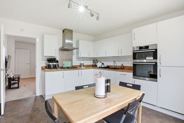 18 Redcar Road, Towcester photo 4