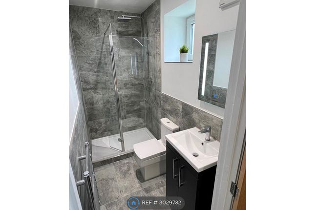 Flat, Clarence House North Row, Milton Keynes photo 3