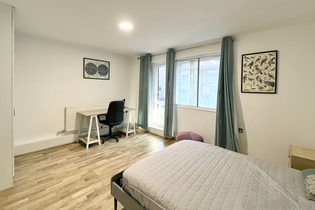 Studio flat on 4 Hill-Wood House, Polygon Road, London, £2,080/mo