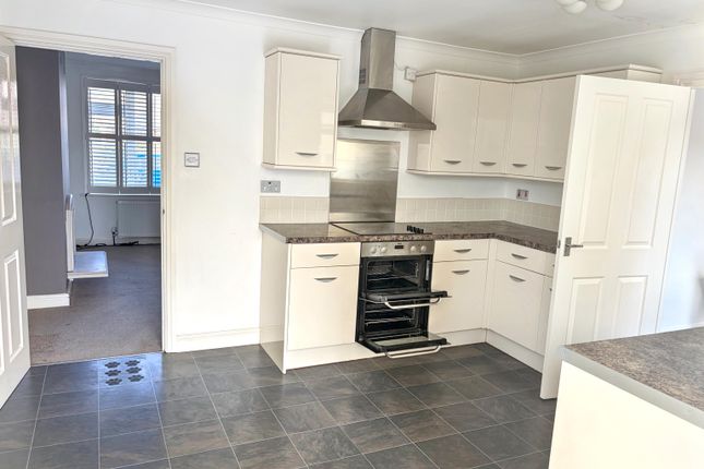 11, Springfield Gardens, Chinnor photo 4