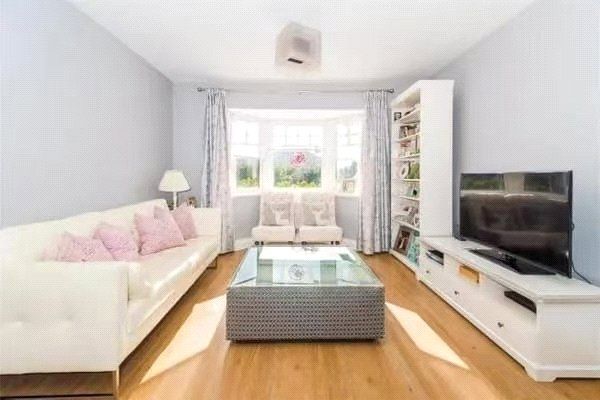4,, Kingshill Close, Hertfordshire photo 3