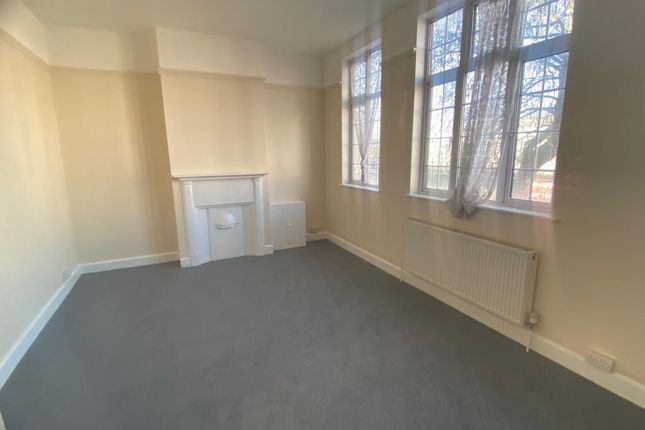 Flat to rent in The Broadway, Southall