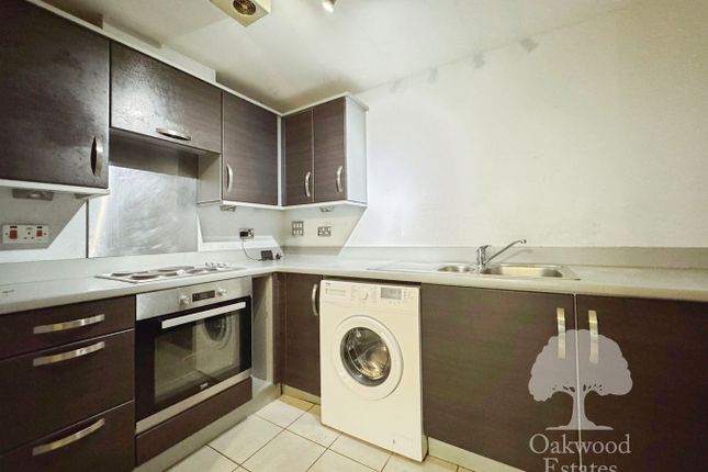 6, Eaton Avenue, Slough photo 3