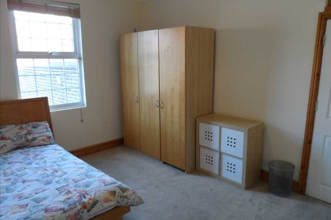 Thumbnail Room to rent in Eccleston Road, London