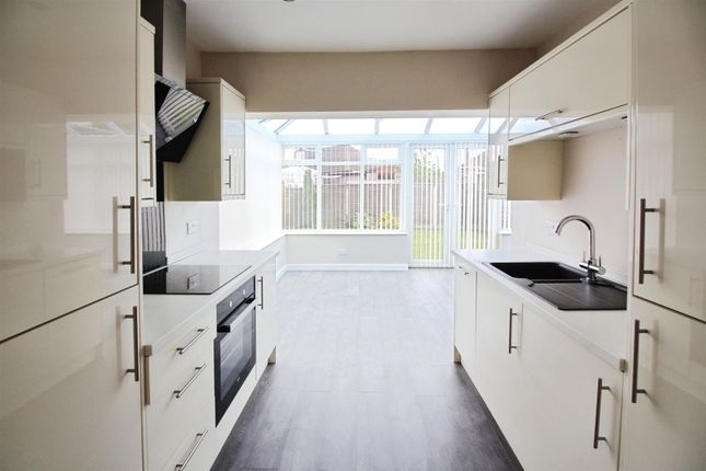 25, Kennerleigh Avenue, Leeds photo 4